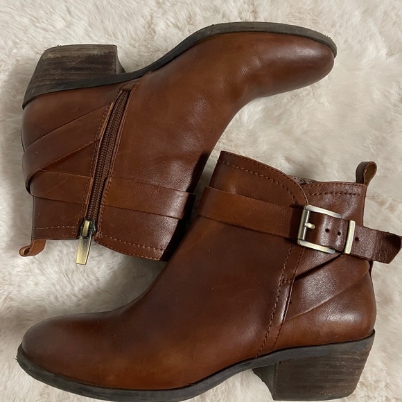 Ankle Boot - Picture 2 of 6